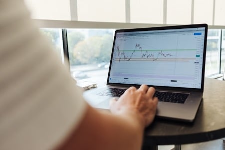 Betting Live: Varför investeringar i onlinecasinoindustrin kan vara lönsamma